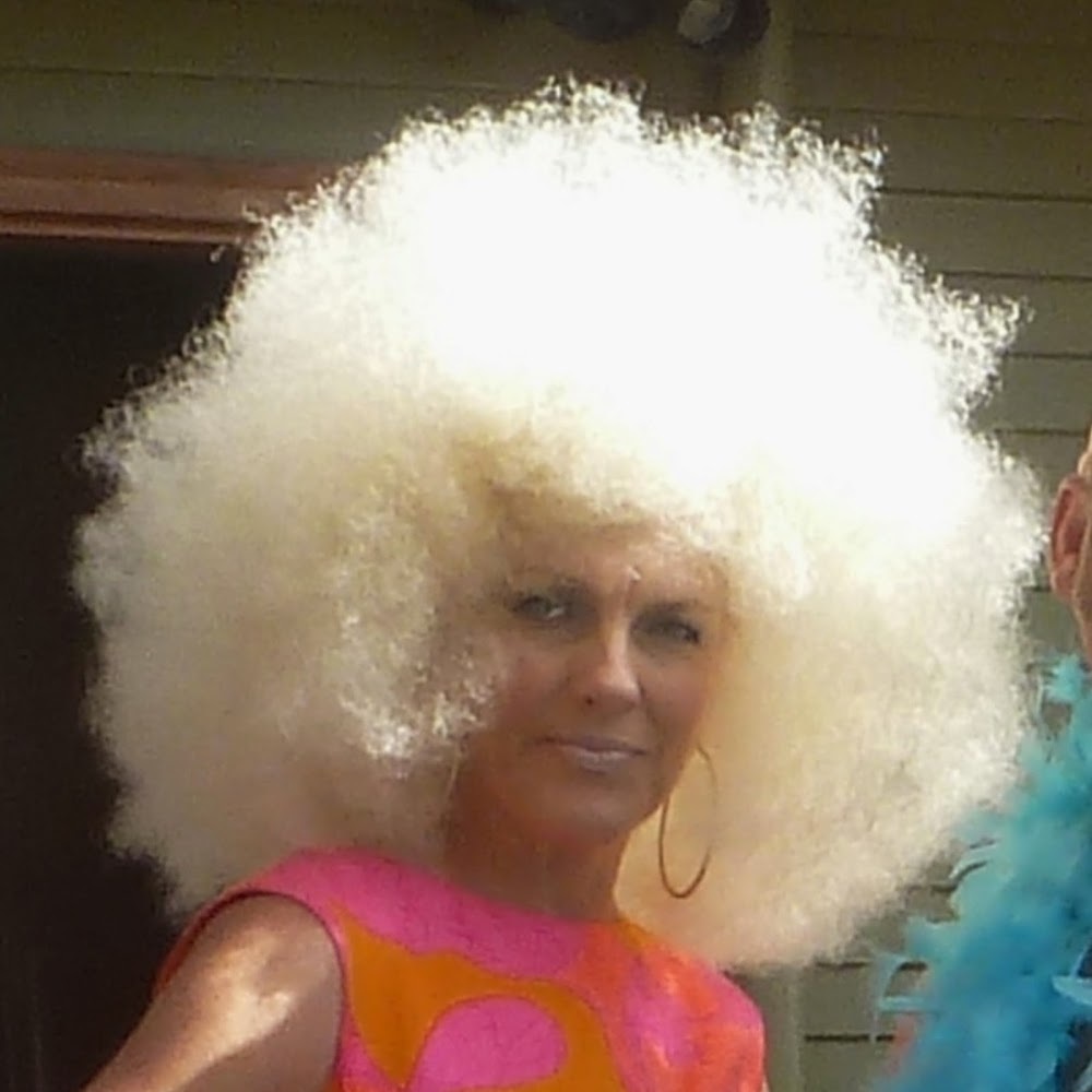 Meet your Posher, Leslie